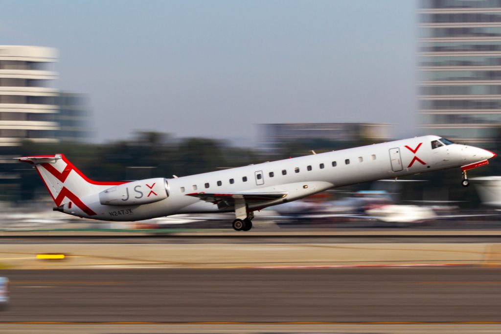 Embraer ERJ-145 (N247JX)