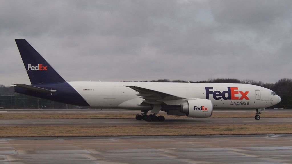 BOEING 777-200LR (N892FD)