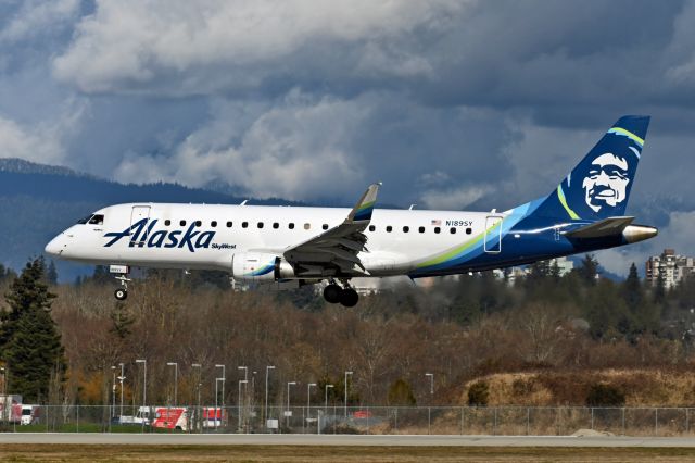 Embraer 175 (N189SY)