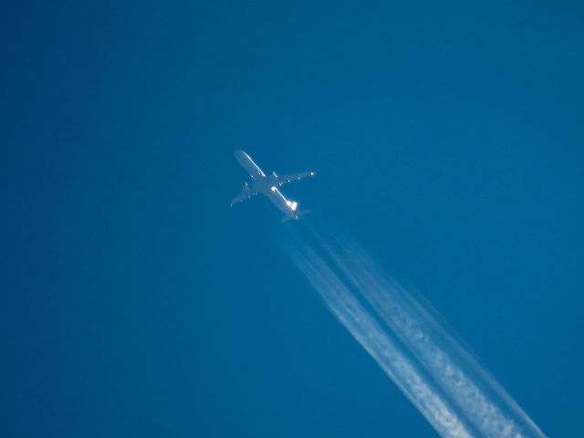 Airbus A321 (N585UW)