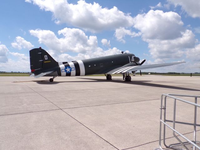 — — - Das Foto habe ich in Landsberg gemacht. Danach kam die Silberne "Gams" Transall und natürlich eine Flugfähige Noratlas.