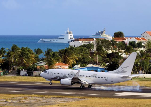 Boeing 737-700 (M-YBBJ)