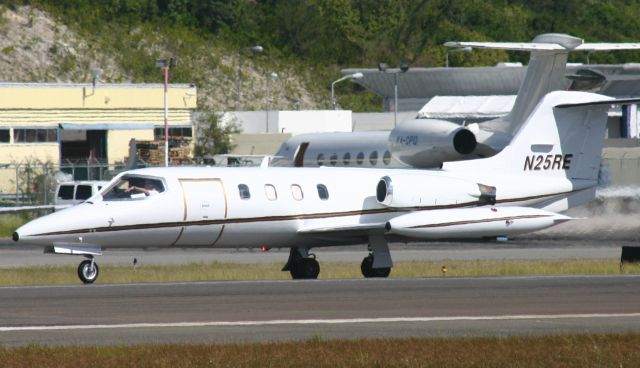 Learjet 25 (N25RE)