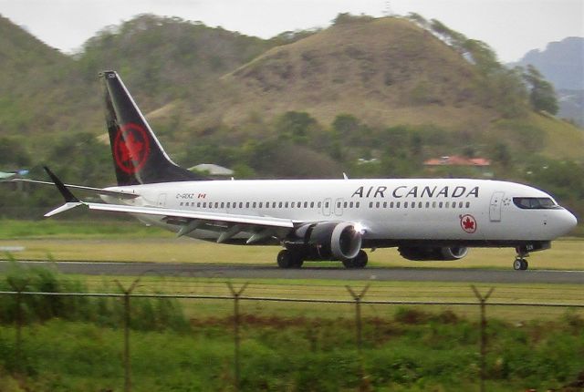 Boeing 737 MAX 8 (C-GEKZ)
