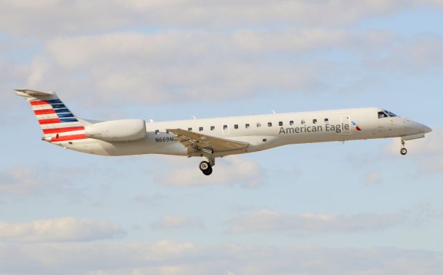 Embraer ERJ-145 (N669MB)