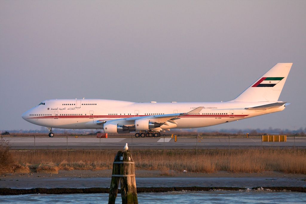 Boeing 747-200 (A6-HRM)