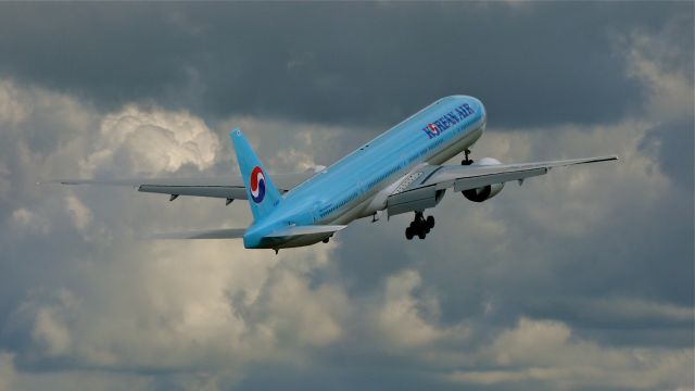 BOEING 777-300 (HL8250) - BOE955 makes a missed approach to runway 16R during the 2nd test flight on 6/19/12. (LN:1023 c/n 37650).