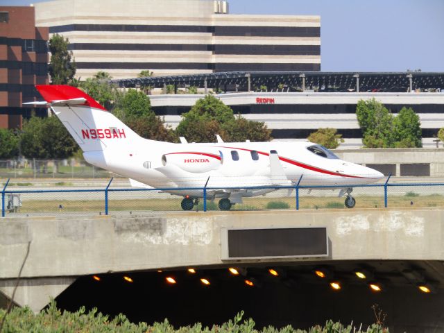 Honda HondaJet (N959AH) - Taxiing to RWY 30