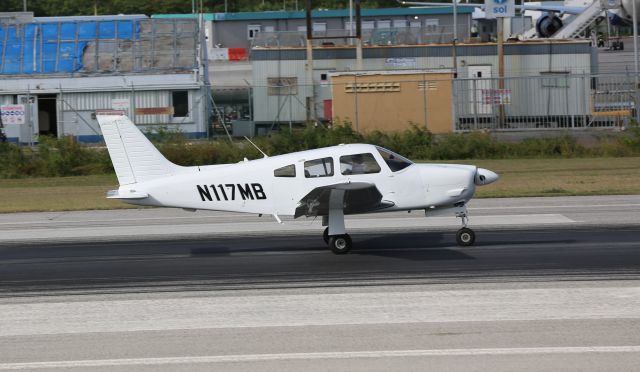 Piper Cherokee Arrow (N117MB)