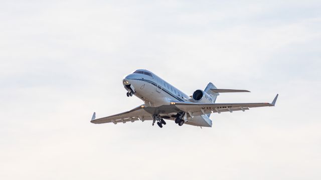 Canadair Challenger (VH-URR) - Bombardier Challenger 604