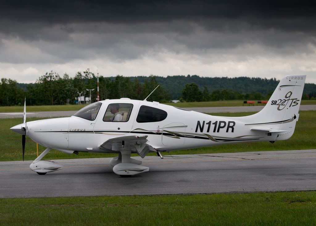 Cirrus SR-22 (N11PR)