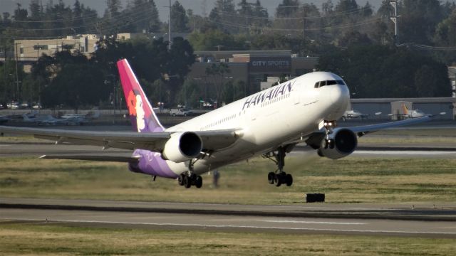 BOEING 767-300 (N583HA) - N583HA Hawaiian Airlines Boeing 767-300 - cn 25531 / ln 423br /First Flight * Mar 1992br /Age 23.1 Yearsbr /29-Apr-2015 B763/L San Jose Intl (KSJC) Kahului (PHOG / OGG) 07:31 PDT 09:35 HST