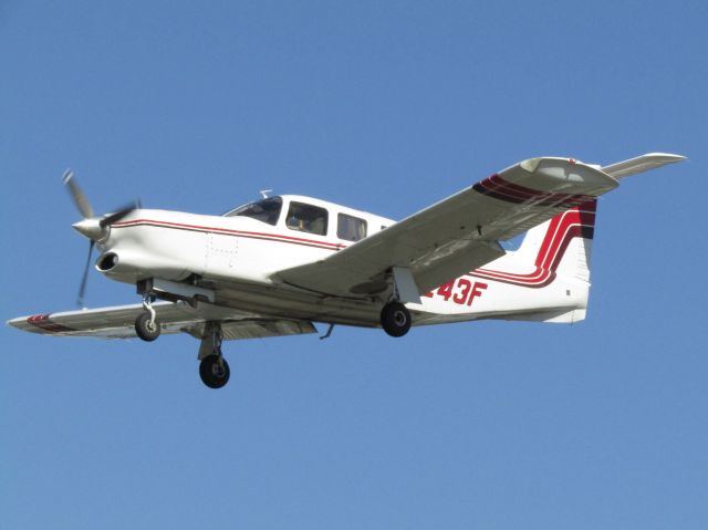 Piper Lance 2 (N2243F) - Landing RWY 24