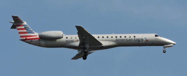 Embraer ERJ-145 (N621AE) - This American Eagle is a minute from landing, spring 2019.