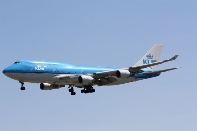 Boeing 747-400 — - Landing At Lester B.Pearson Intl Airport,CYYZ/YYZ
