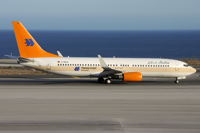 Boeing 737-800 (D-AHLK)