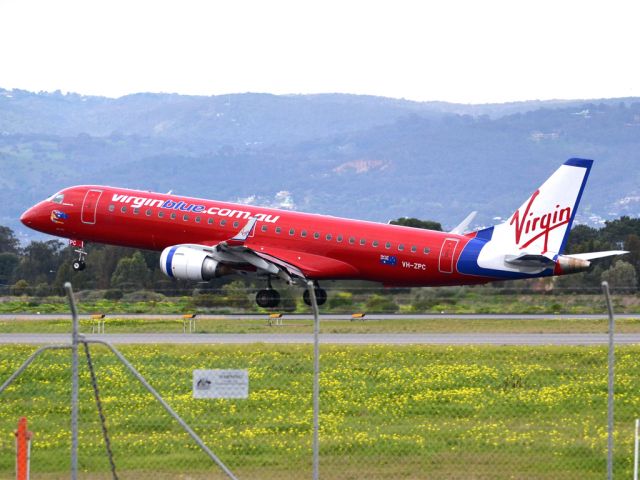 Embraer ERJ-190 (VH-ZPC) - About to put down on runway 05. Thursday 12th July 2012.