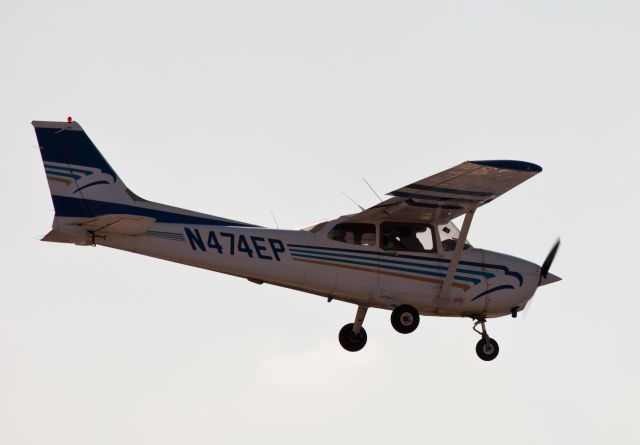 Cessna Skyhawk (N474EP)