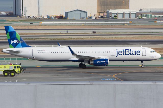 Airbus A321 (N967JT)