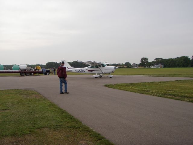 Cessna Skyhawk (N4416L)