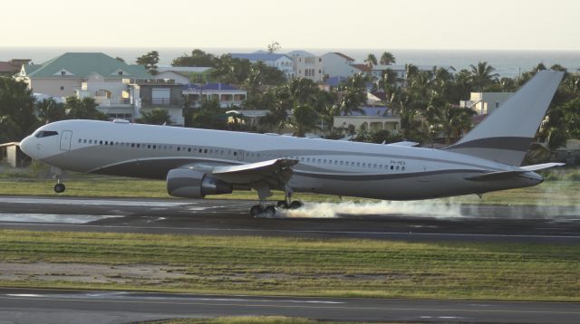 BOEING 767-300 (P4-MES)