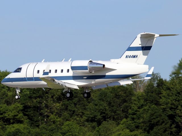 Canadair Challenger (N144MH)