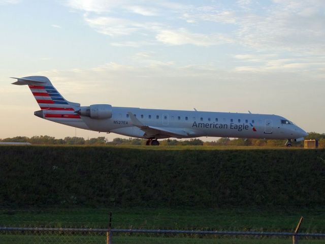 Canadair Regional Jet CRJ-700 (N527EA)