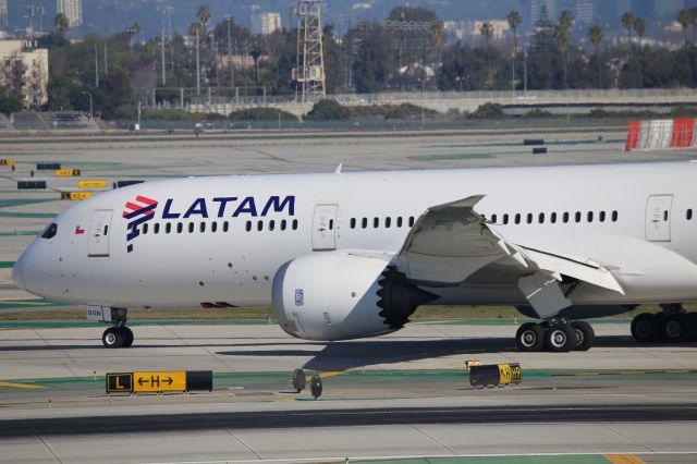 Boeing 787-9 Dreamliner (CC-BGN)
