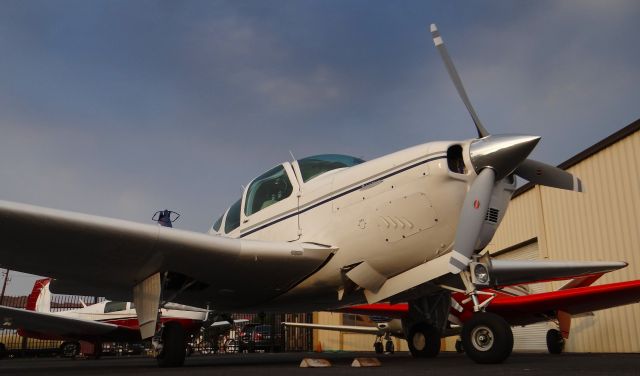 Beechcraft 35 Bonanza (N808R)