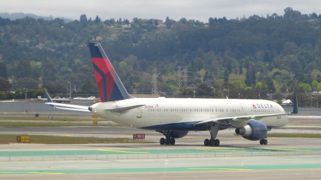 Boeing 757-200 (N557NW)