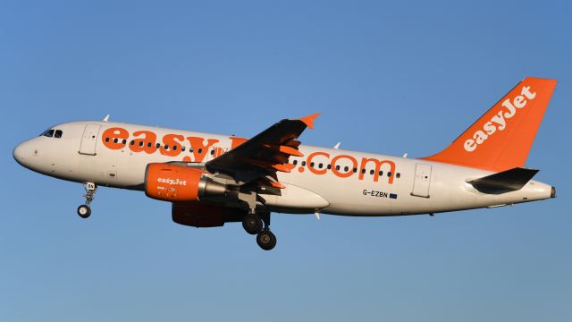 Airbus A319 (G-EZBN)