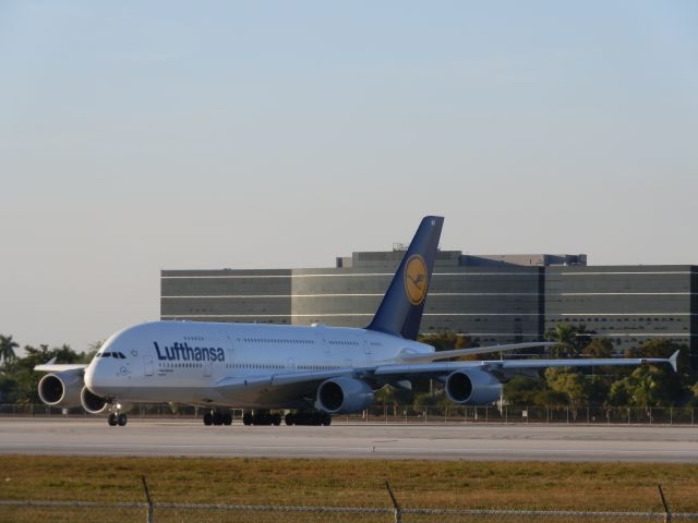 Airbus A380-800 (D-AIMB)