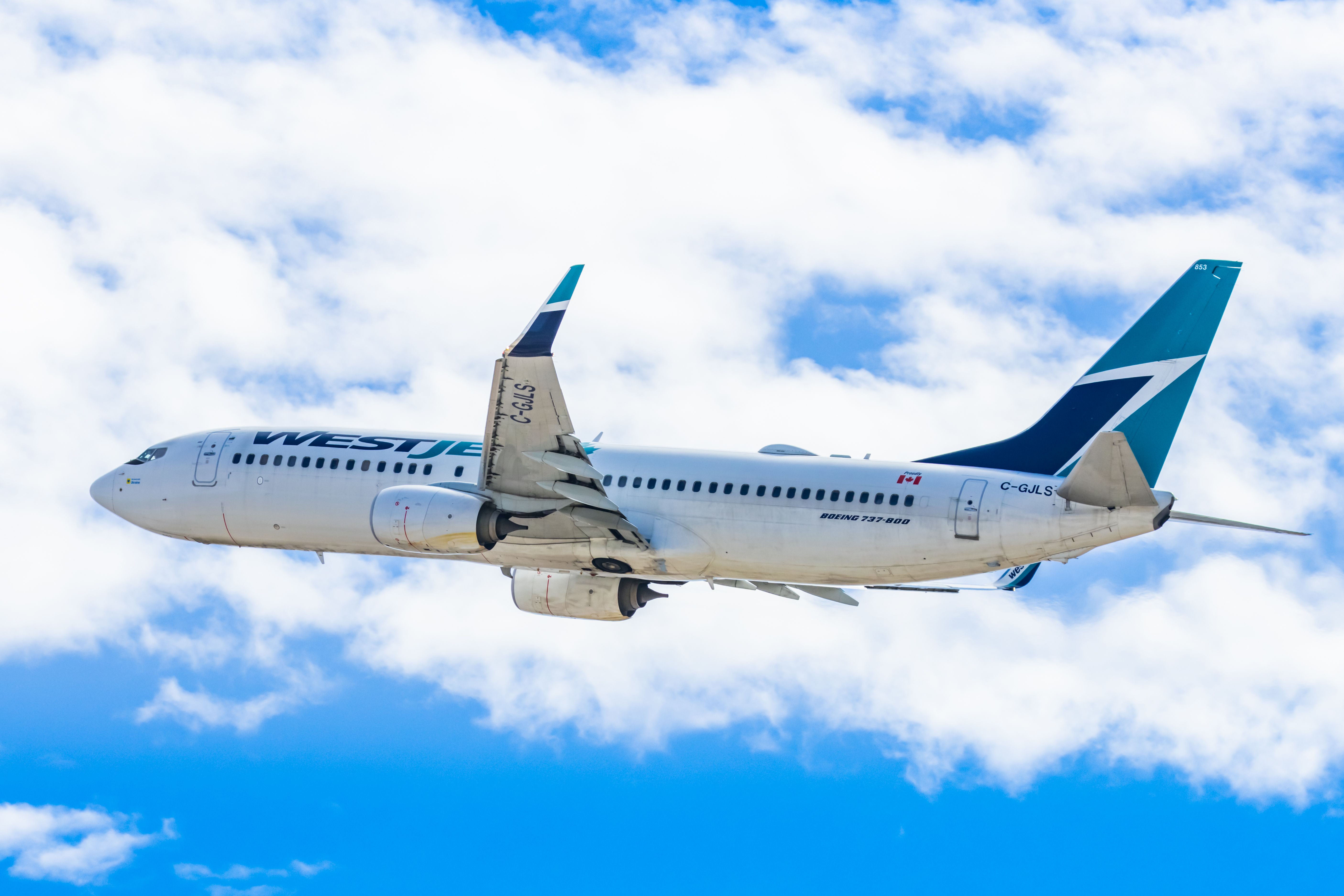 Boeing 737-800 (C-GJLS) - A WestJet 737-800 taking off from PHX on 2/11/23 during the Super Bowl rush. Taken with a Canon R7 and Canon EF 100-400 II L lens.