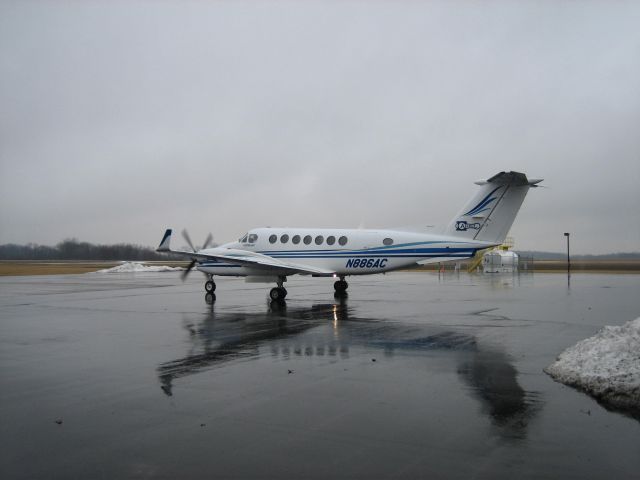 Beechcraft Super King Air 350 (N886AC) - nasty late winter Ohio weather