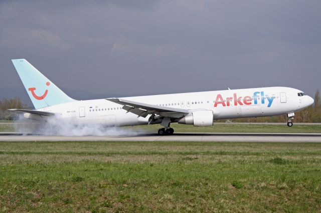 BOEING 767-300 (PH-AHX)