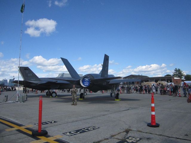 JETSTREAM Jetstream 41 (N5360) - Some Vermont F-35s at the Thunder Over New Hampshire Airshow.