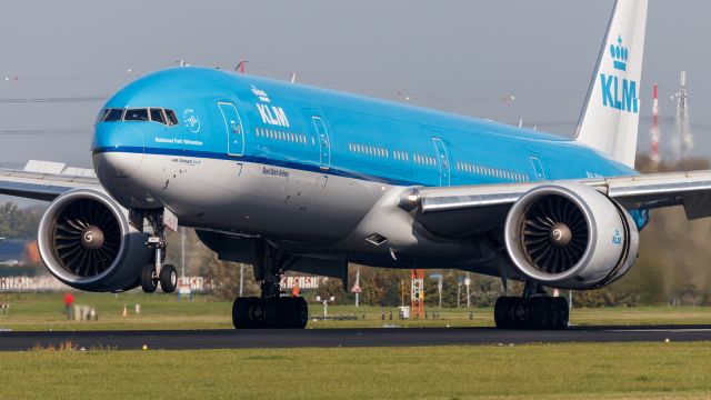 BOEING 777-300 (PH-BVK)