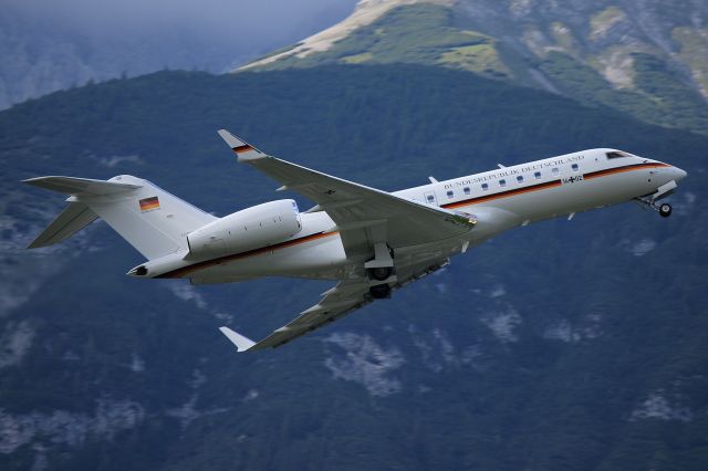 Bombardier Global 5000 (N1402)