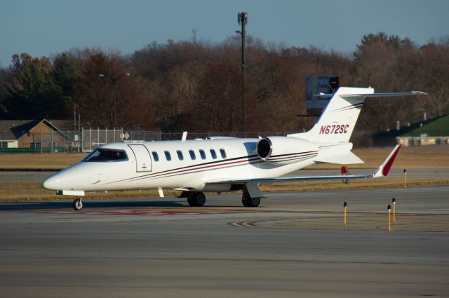 Learjet 40 (N672SC) - A Learjet is arriving into DSM  from Iowa City at 3:22 PM Learjet 40 N672SC.