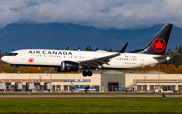 Boeing 737 MAX 8 (C-FSKZ)