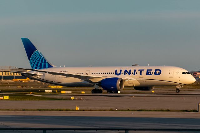 Boeing 787-8 (N45905) - First pic here with new color