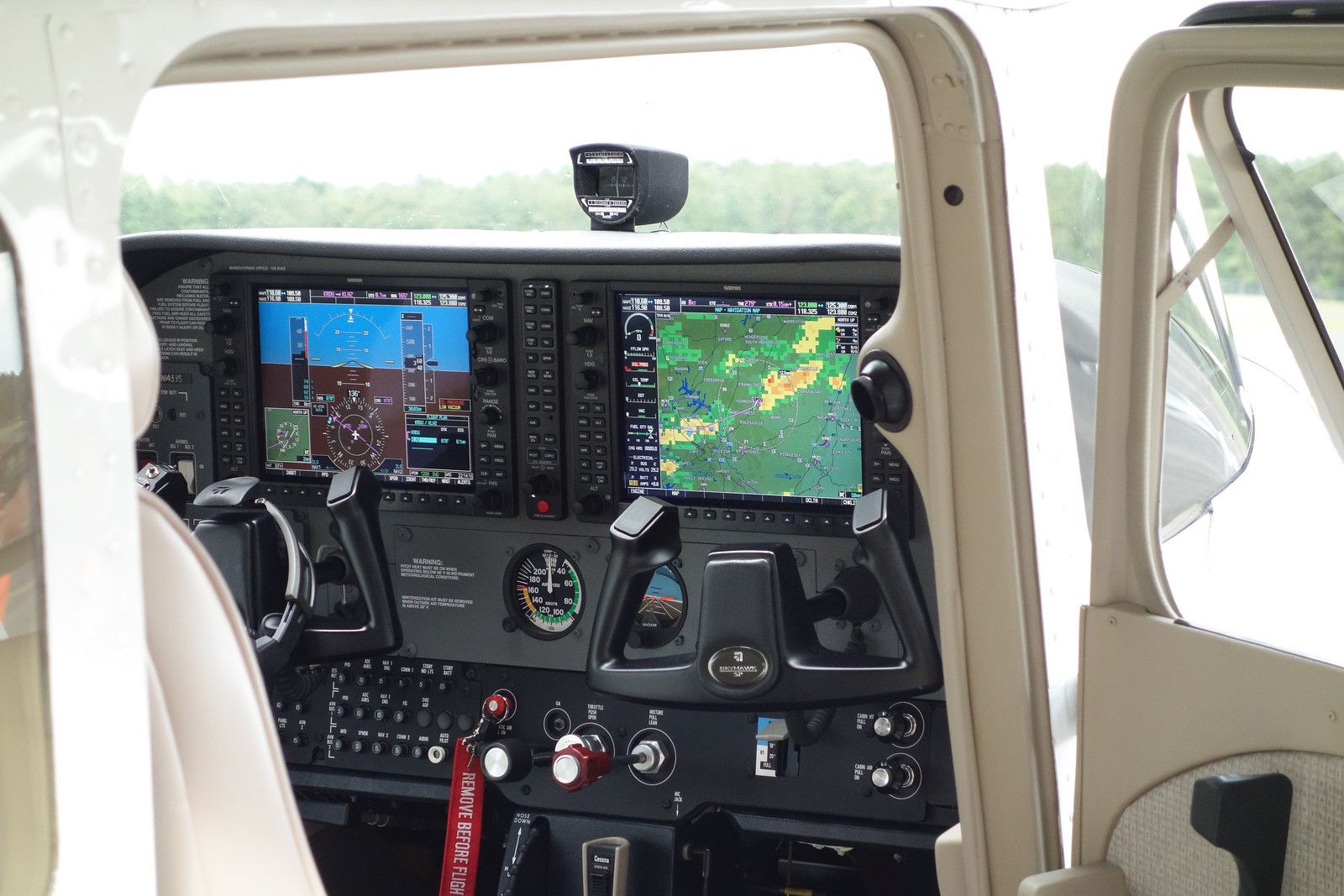 Cessna Skyhawk (N1433S) - G1000 Avionics... Don't leave home without it...