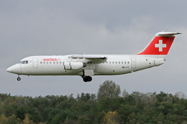 Avro RJ-100 Avroliner (HB-IYT)