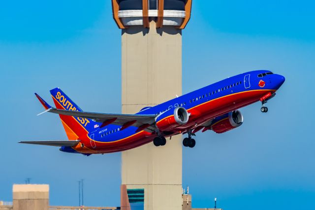 Boeing 737 MAX 8 (N872CB) - A Southwest Airlines 737 MAX 8 in Canyon Blue retro livery taking off from PHX on 3/4/23. Taken with a Canon R7 and Canon EF 100-400 L II lens.