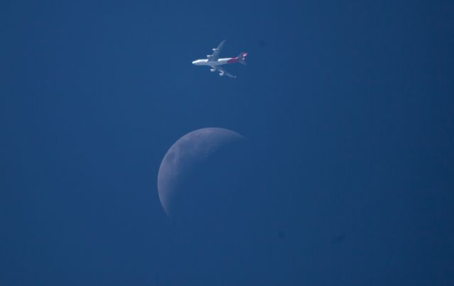 Boeing 747-200 (VH-OEB) - Group of pics of QFA 28 Qantas Santiago - Sydney... Passing over Invercargill New Zealand Tamron 600mm .. 4000 sec f6.3 iso 400