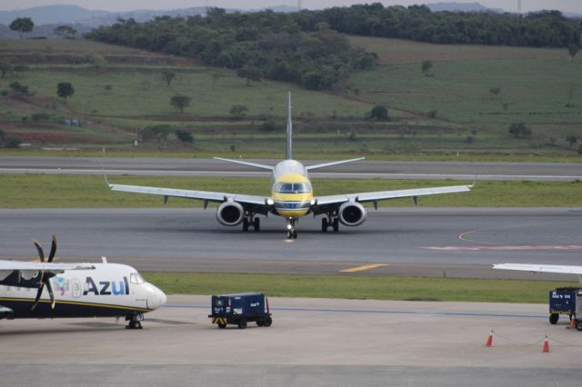 Embraer ERJ-190 (PR-AYU)