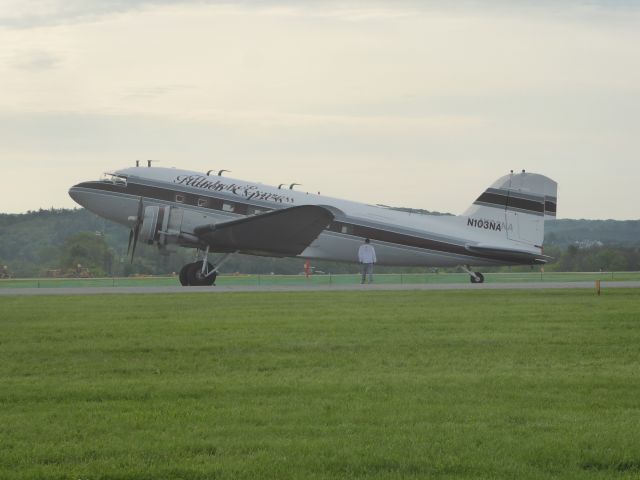 Douglas DC-3 (N103NA)