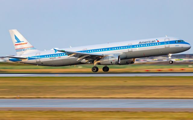 Airbus A321 (N581UW)