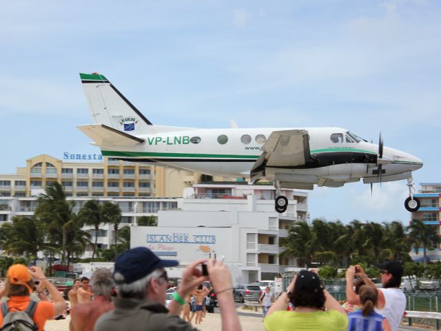 Beechcraft 1900 (VP-LNB)