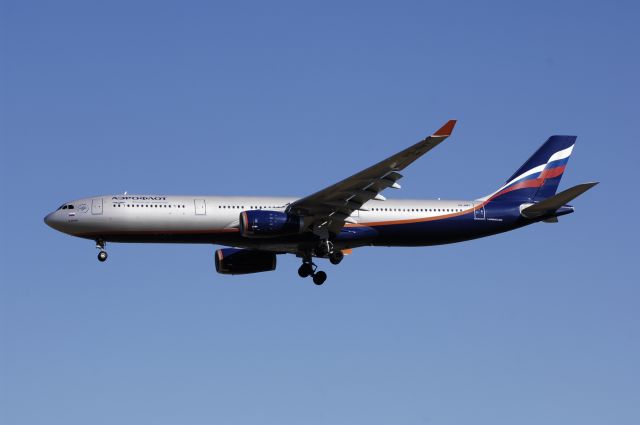 Airbus A330-300 (VQ-BMY) - Final Approach to Narita Intl Airport Rwy34L on 2012/12/11